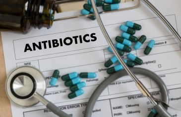 Bibliographie: Delayed antibiotic prescribing for respiratory tract infections: individual patient data meta-analysis